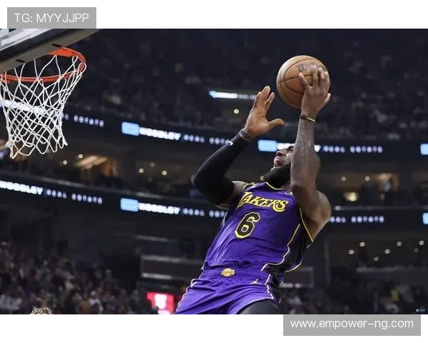 NBA焦点战詹姆斯带队逆转勇士冲击西部榜首季后赛席位形势再生变