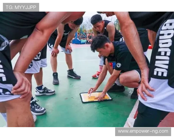 中国男篮力克强敌挺进决赛全场攻防展现新风貌激战四节掀起球迷热潮