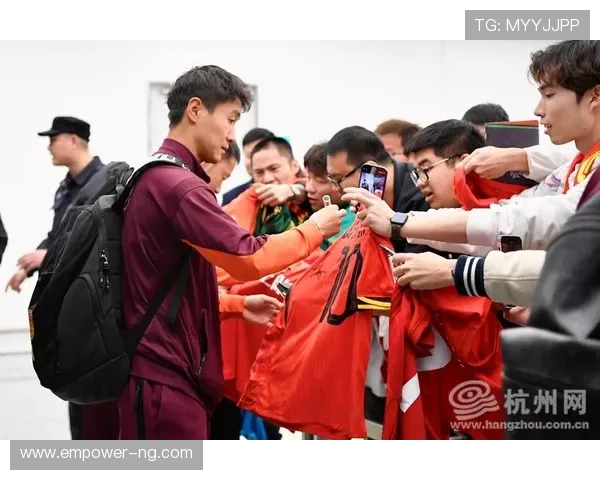 国足备战世预赛迎关键战 新帅调整阵容状态引发球迷广泛关注