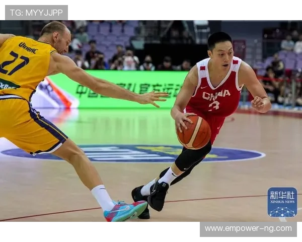 中国男篮备战世界杯热身赛 聚焦球员状态与战术调整