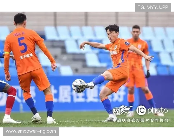 重庆超级联赛精彩战报：激烈对抗引爆全场 球迷热血沸腾